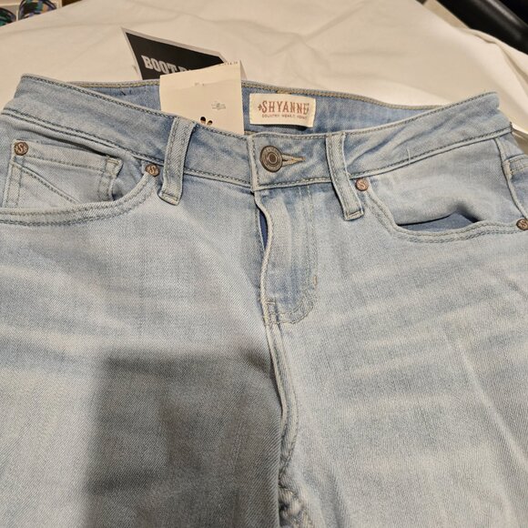 NWT Shyanne Country Wear Mid Rise Flare Distressed Jeans 28 Regular x 34 Long - Picture 8 of 16